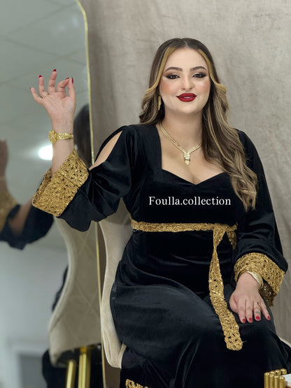 فستان ديور ذهبي