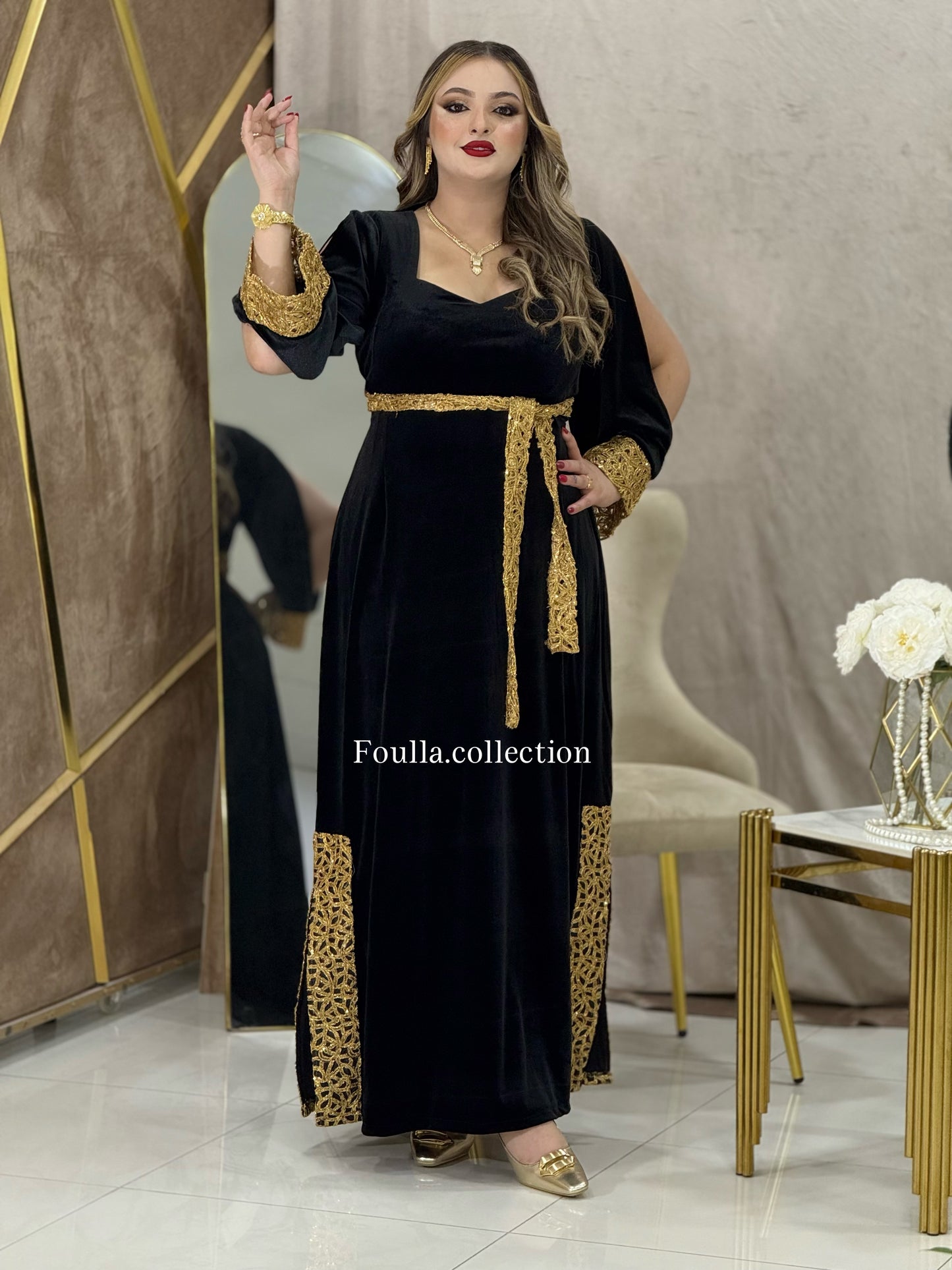 فستان ديور ذهبي